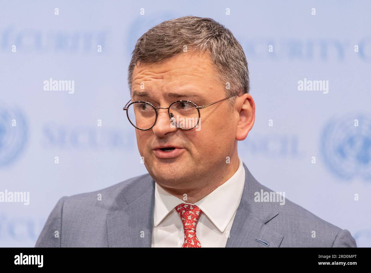 New York, Usa. 17. Juli 2023. Der ukrainische Außenminister Dmytro Kuleba spricht bei der Überwachung im UN-Hauptquartier durch den Sicherheitsrat. (Foto: Lev Radin/Pacific Press) Kredit: Pacific Press Media Production Corp./Alamy Live News Stockfoto