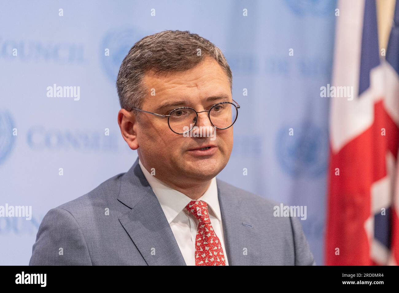 New York, Usa. 17. Juli 2023. Der ukrainische Außenminister Dmytro Kuleba spricht bei der Überwachung im UN-Hauptquartier durch den Sicherheitsrat. (Foto: Lev Radin/Pacific Press) Kredit: Pacific Press Media Production Corp./Alamy Live News Stockfoto