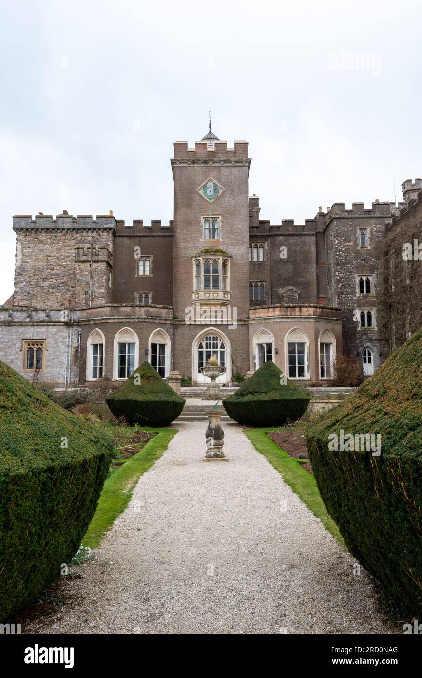 Kenton.Devon.Vereinigtes Königreich.Februar 17. 2023.Foto der Ostfront von Powderham Castle in Devon Stockfoto