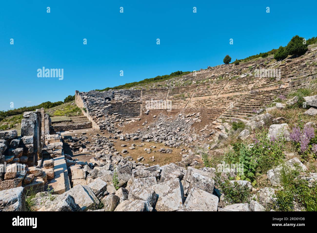 Burdur, Türkei - 16. Juli 2023: Theaterruinen in der alten Stadt Kibyra Stockfoto