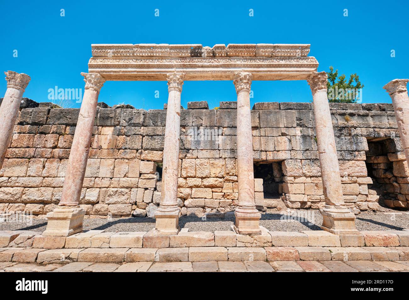 Burdur, Türkei - 16. Juli 2023: Agora und Säulenstraße mit korinthischer Ordnung in Kibyra Antike City Stockfoto