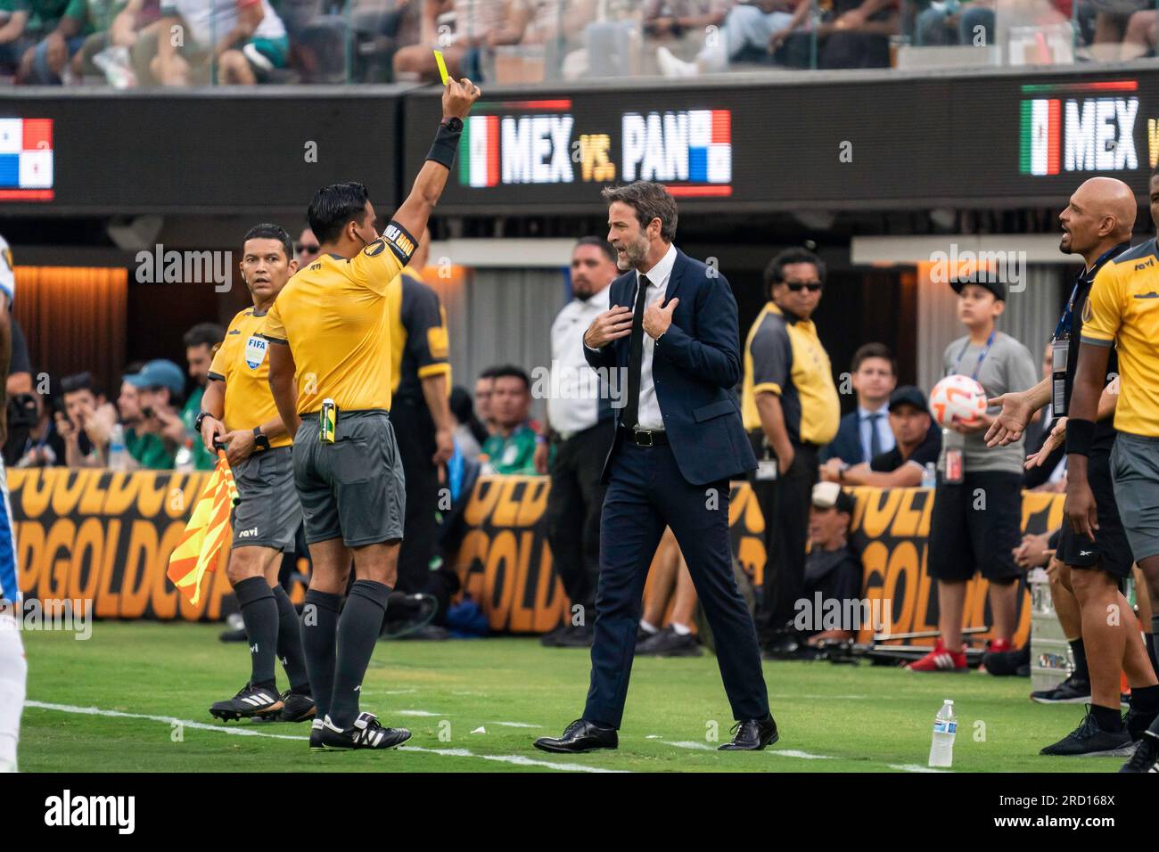 Panama Cheftrainer Thomas Christiansen erhält eine gelbe Karte während des CONCACAF 2023 Gold Cup Finales, Sonntag, 16. Juli 2023, im SoFi Stadium, In einer Einheit Stockfoto