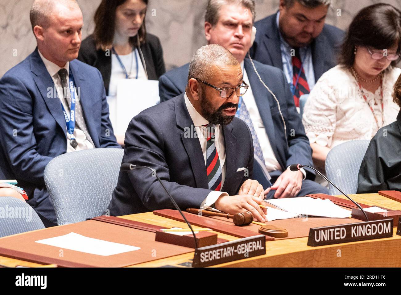 New York, Usa. 17. Juli 2023. James James, Minister für auswärtige Angelegenheiten, Commonwealth-Angelegenheiten und Entwicklungsangelegenheiten des Vereinigten Königreichs, führt den klugen Vorsitz, da das Vereinigte Königreich für den Monat Juli Präsident des Sicherheitsrats ist, der am Hauptsitz der Vereinten Nationen in New York zusammentritt, um den Frieden und die Sicherheit der Ukraine zu wahren (Foto von Lev Radin/Pacific Press) Kredit: Pacific Press Media Production Corp./Alamy Live News Stockfoto