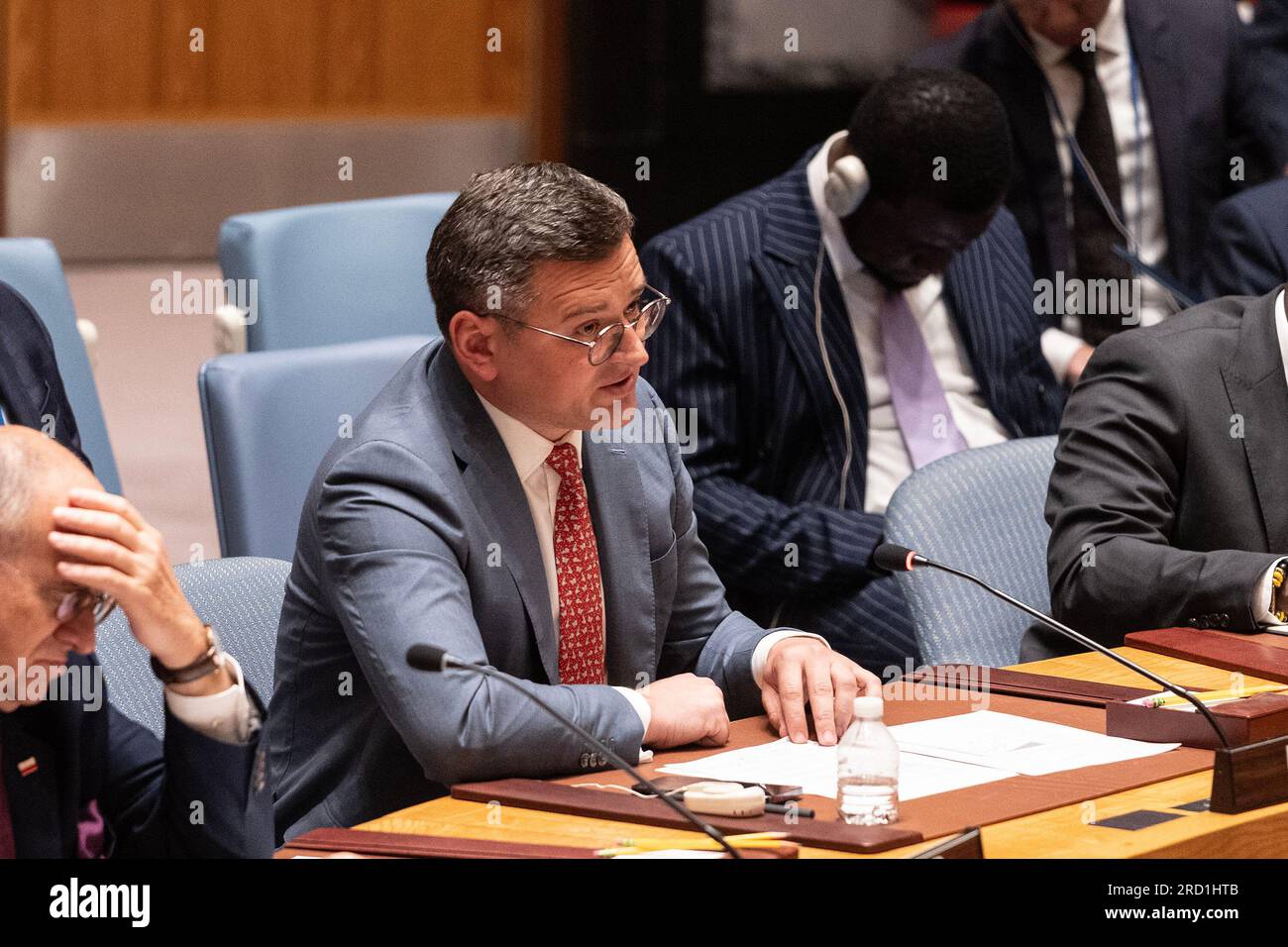 New York, Usa. 17. Juli 2023. Ukrainischer Außenminister Dmytro Kuleba spricht auf der Sitzung des Sicherheitsrats über die Wahrung des Friedens und der Sicherheit in der Ukraine am Hauptsitz der Vereinten Nationen in New York (Foto von Lev Radin/Pacific Press) Kredit: Pacific Press Media Production Corp./Alamy Live News Stockfoto