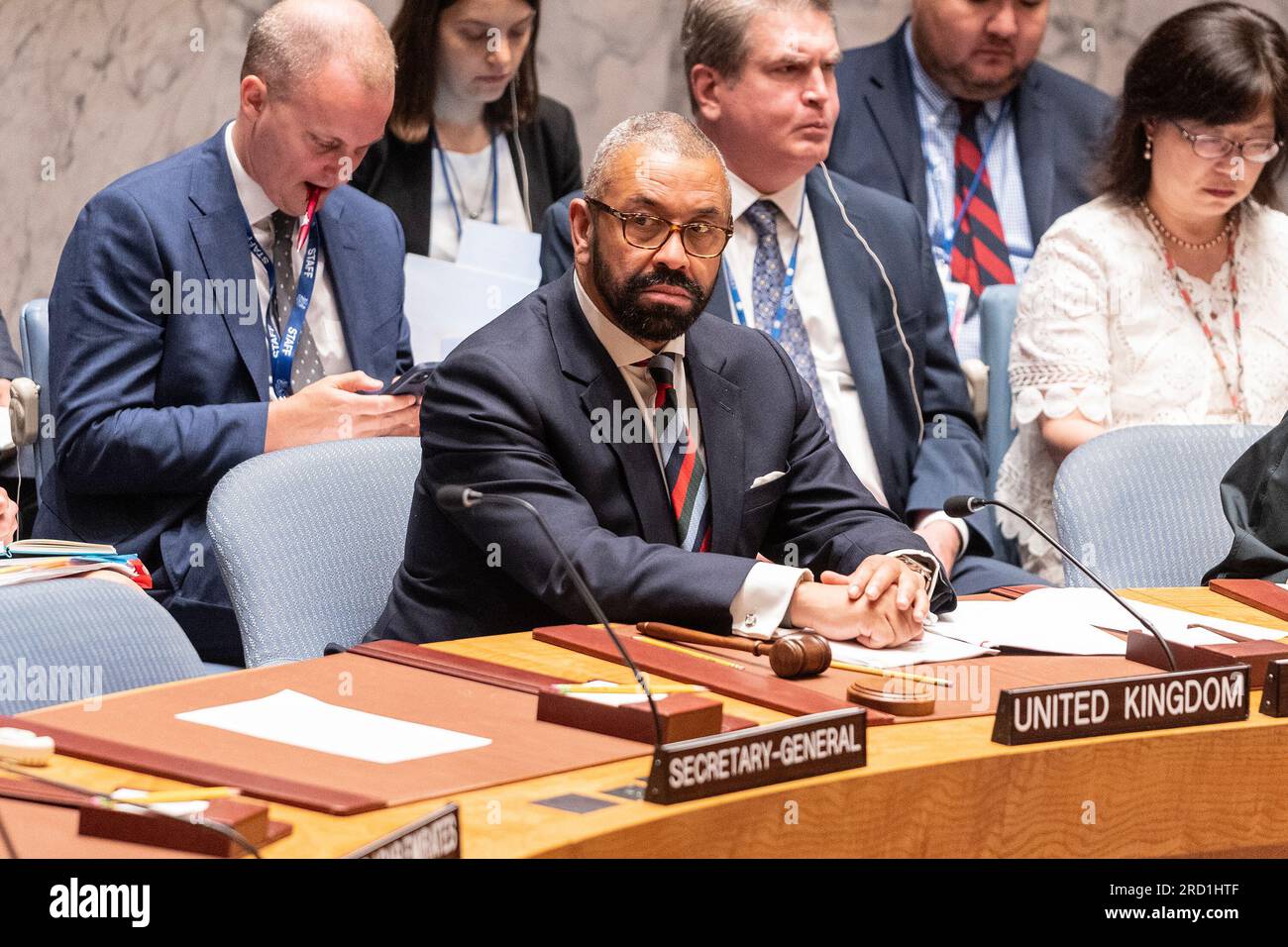 New York, Usa. 17. Juli 2023. James James, Minister für auswärtige Angelegenheiten, Commonwealth-Angelegenheiten und Entwicklungsangelegenheiten des Vereinigten Königreichs, führt den klugen Vorsitz, da das Vereinigte Königreich für den Monat Juli Präsident des Sicherheitsrats ist, der am Hauptsitz der Vereinten Nationen in New York zusammentritt, um den Frieden und die Sicherheit der Ukraine zu wahren (Foto von Lev Radin/Pacific Press) Kredit: Pacific Press Media Production Corp./Alamy Live News Stockfoto