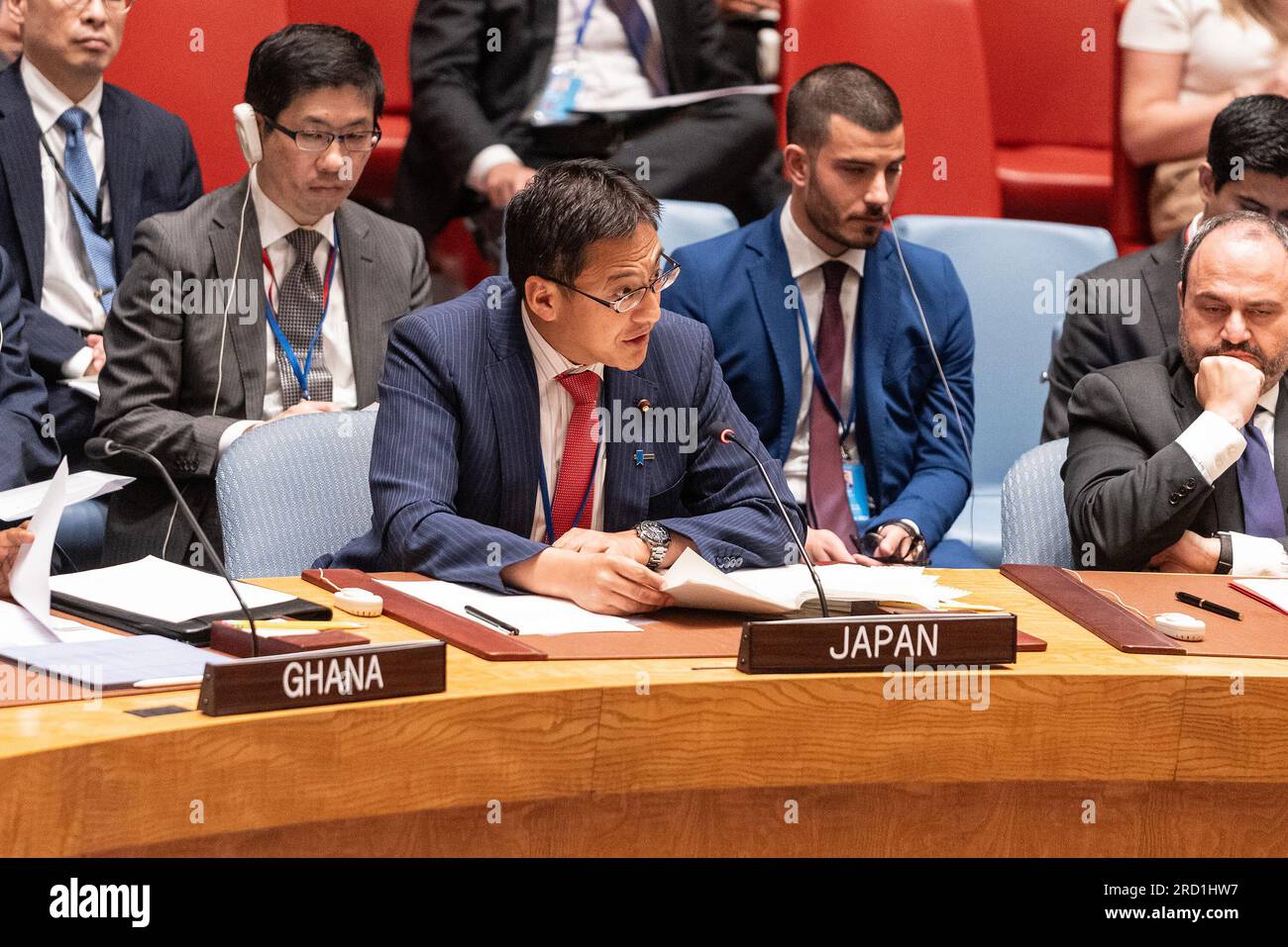 New York, Usa. 17. Juli 2023. Der japanische Außenminister Shunsuke Takei spricht auf der Sitzung des Sicherheitsrats über die Wahrung des Friedens und der Sicherheit in der Ukraine am Hauptsitz der Vereinten Nationen in New York (Foto von Lev Radin/Pacific Press). Kredit: Pacific Press Media Production Corp./Alamy Live News Stockfoto