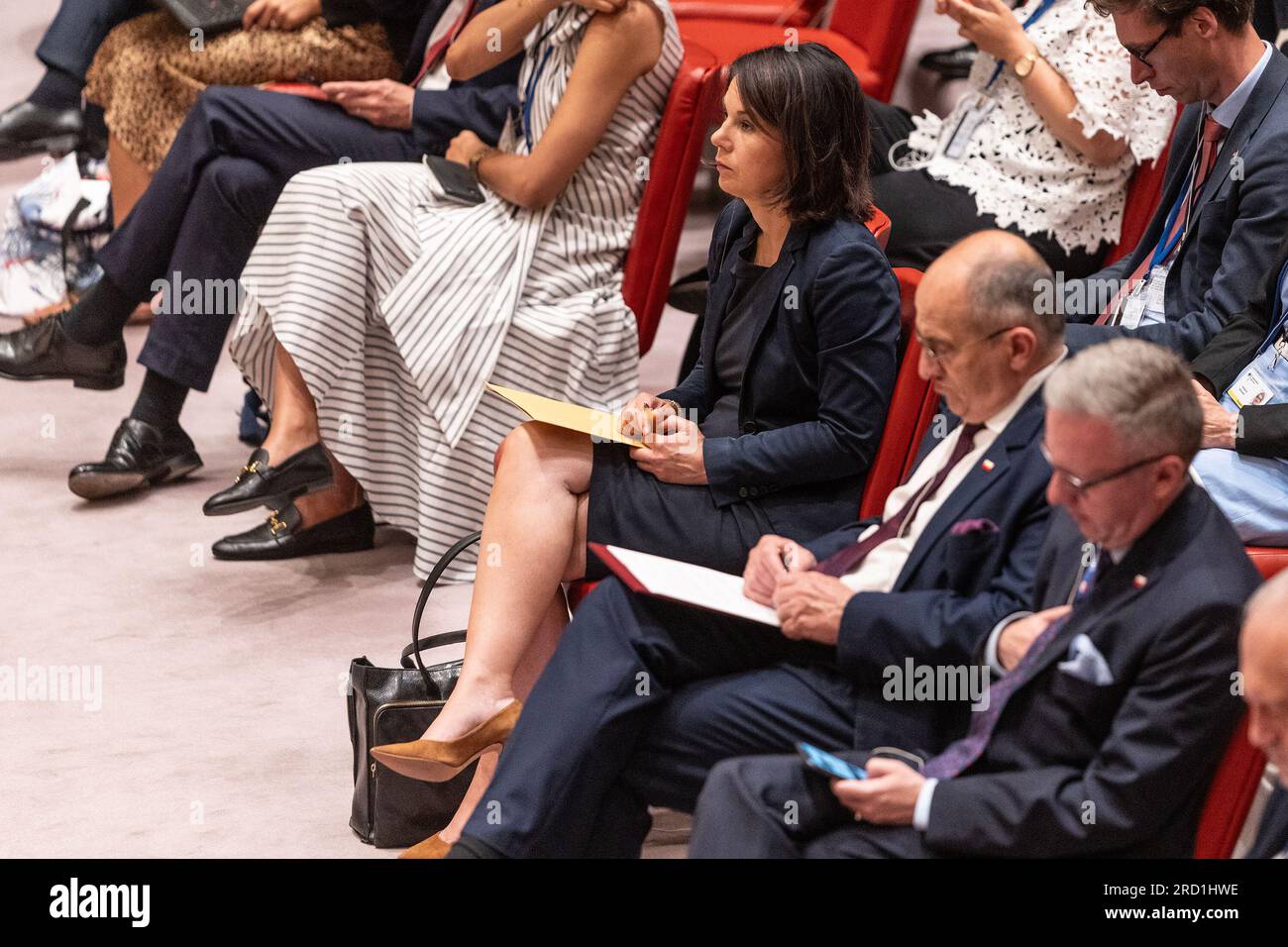 New York, Usa. 17. Juli 2023. Deutschland Bundesministerin für auswärtige Angelegenheiten Annalena Baerbock nimmt an der Sitzung des Sicherheitsrats zur Wahrung des Friedens und der Sicherheit in der Ukraine am Hauptsitz der Vereinten Nationen in New York Teil (Foto: Lev Radin/Pacific Press) Kredit: Pacific Press Media Production Corp./Alamy Live News Stockfoto