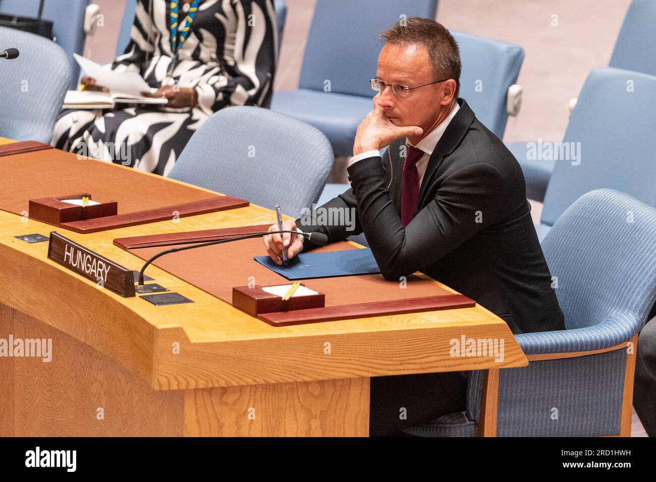 New York, Usa. 17. Juli 2023. Der ungarische Minister für auswärtige Angelegenheiten und Handel Peter Szijarto nimmt an der Sitzung des Sicherheitsrats über die Wahrung des Friedens und der Sicherheit in der Ukraine am Hauptsitz der Vereinten Nationen in New York Teil (Foto: Lev Radin/Pacific Press) Kredit: Pacific Press Media Production Corp./Alamy Live News Stockfoto