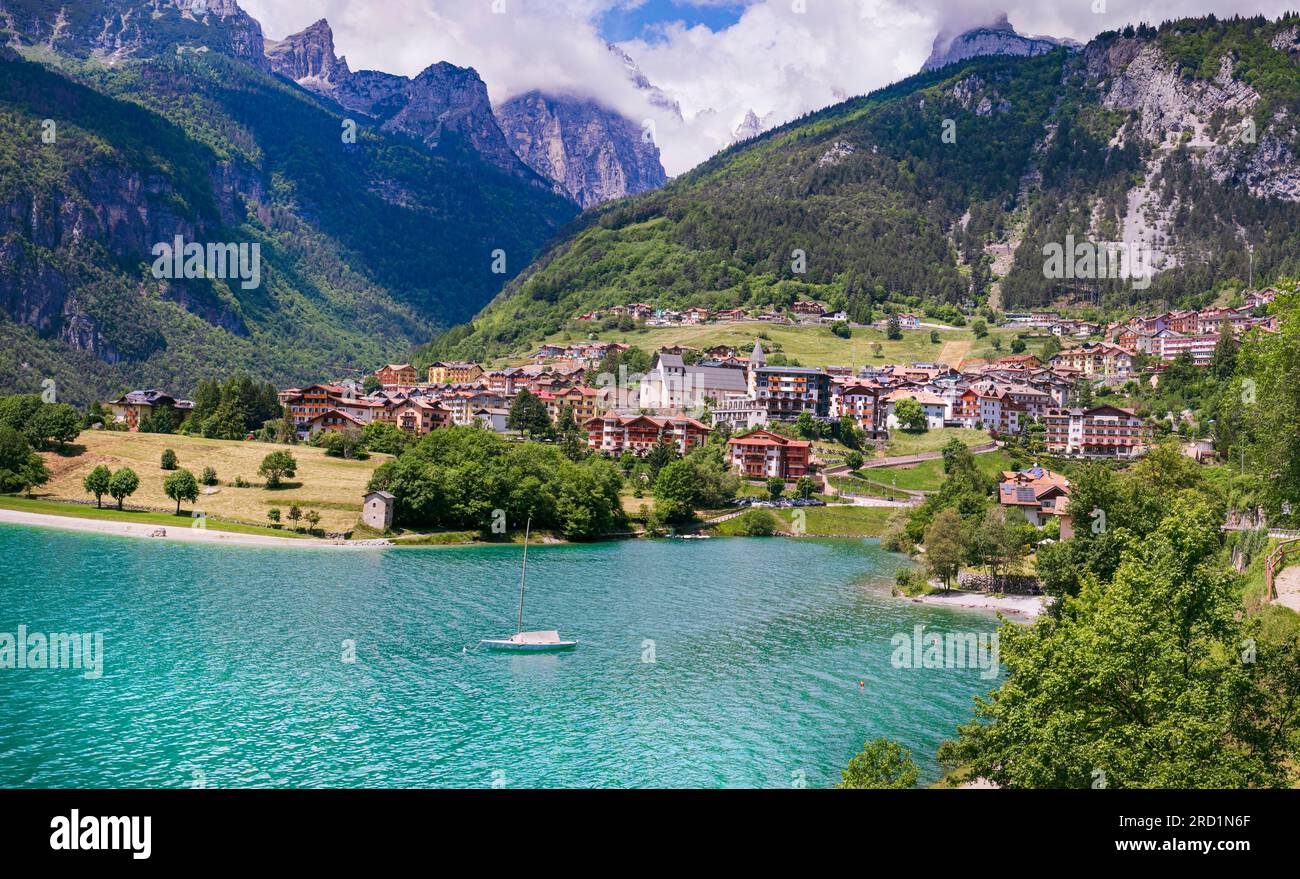 Die malerischsten Bergseen Norditaliens - das wunderschöne Molveno in Trento, Trentino Südtirol Stockfoto