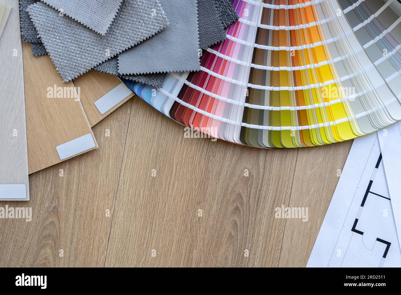 Farbschema-Palette Katalog, Farbmuster. Holzfußboden, Möbelmaterial. Blueprint-Projekte. Innendesign flach liegend, Kopierraum. Stockfoto