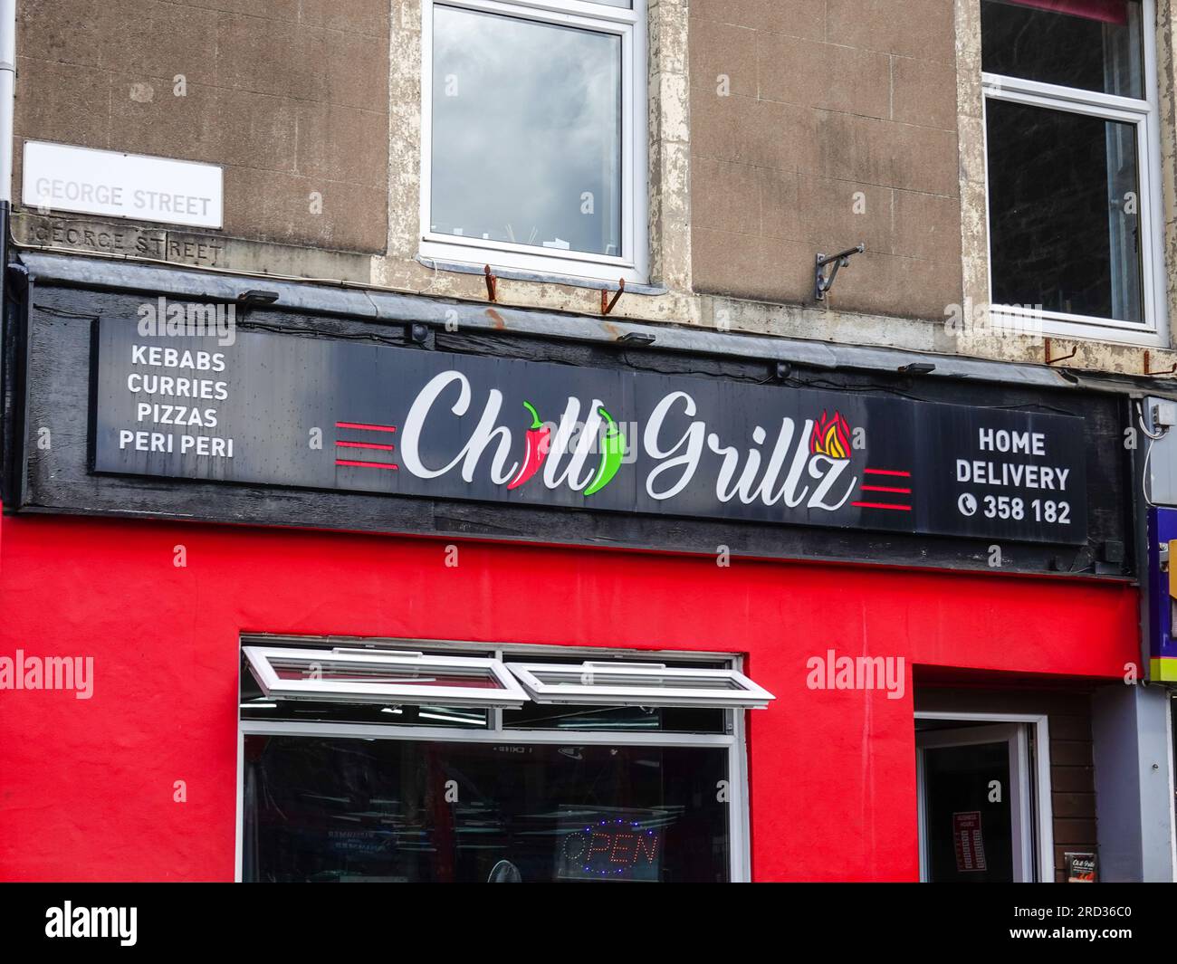 Chilli Grillz, Essen zum Mitnehmen, Lieferung, indische und türkische Küche, Außenansicht, George Street, Oban, Großbritannien. Stockfoto