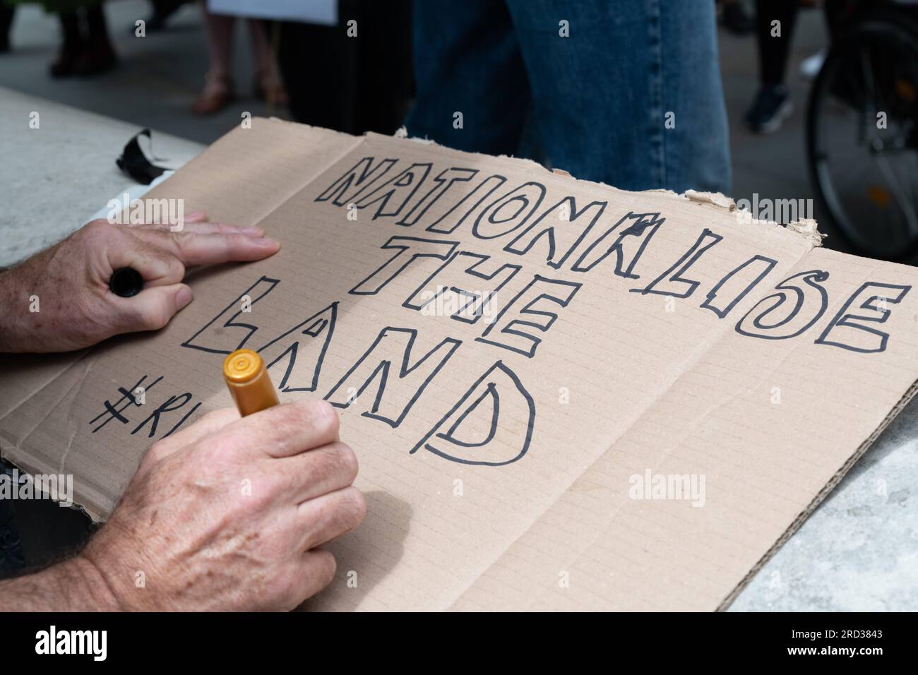 London, Großbritannien. 18. Juli 2023. Das Roaming und die Sterne sind für jeden eine „Rally to Restore Rights to Wild Camping on Dartmoor“ vor den königlichen Gerichten, da die Dartmoor National Park Authority (DNPA) gegen ein früheres Urteil des Obersten Gerichts Berufung zugunsten privater Grundbesitzer eingelegt hat, die das Recht der Öffentlichkeit auf Camping einschränkten In der Gegend. Kredit: Ron Fassbender/Alamy Live News Stockfoto