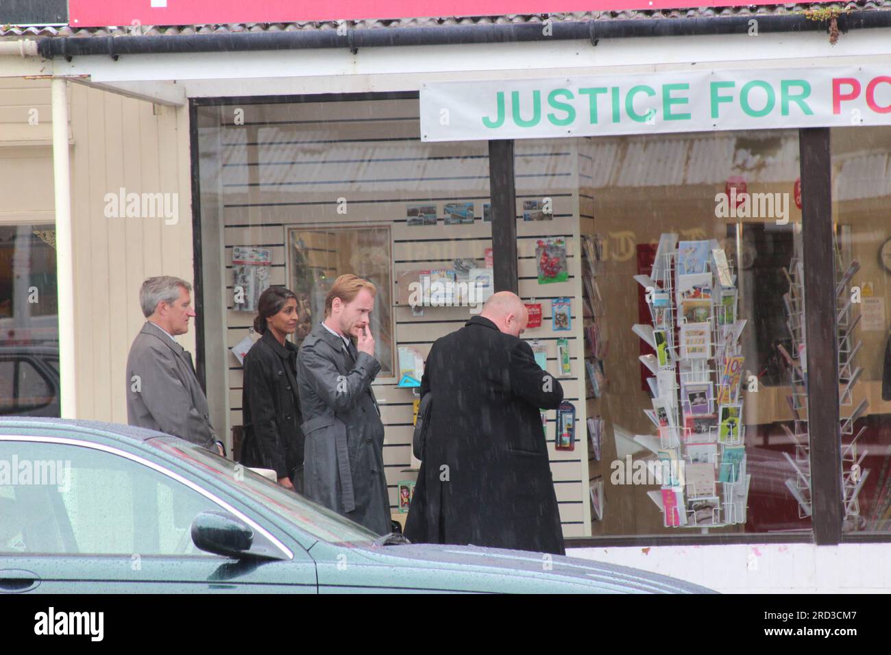 Toby Jones, Julie Hesmondhalgh, filmt ein ITV-Drama, Mr. Bates VS die Post in Llandudno, basierend auf einer wahren Geschichte der Ungerechtigkeit von Alan Bates, einem Unterpostmeister, der beschloss, gegen einen skandalösen Justizirrtum zu kämpfen. Unschuldige Postmeister und Postboten wurden zu Unrecht des Diebstahls, Betrugs und falscher Buchführung beschuldigt. Stockfoto