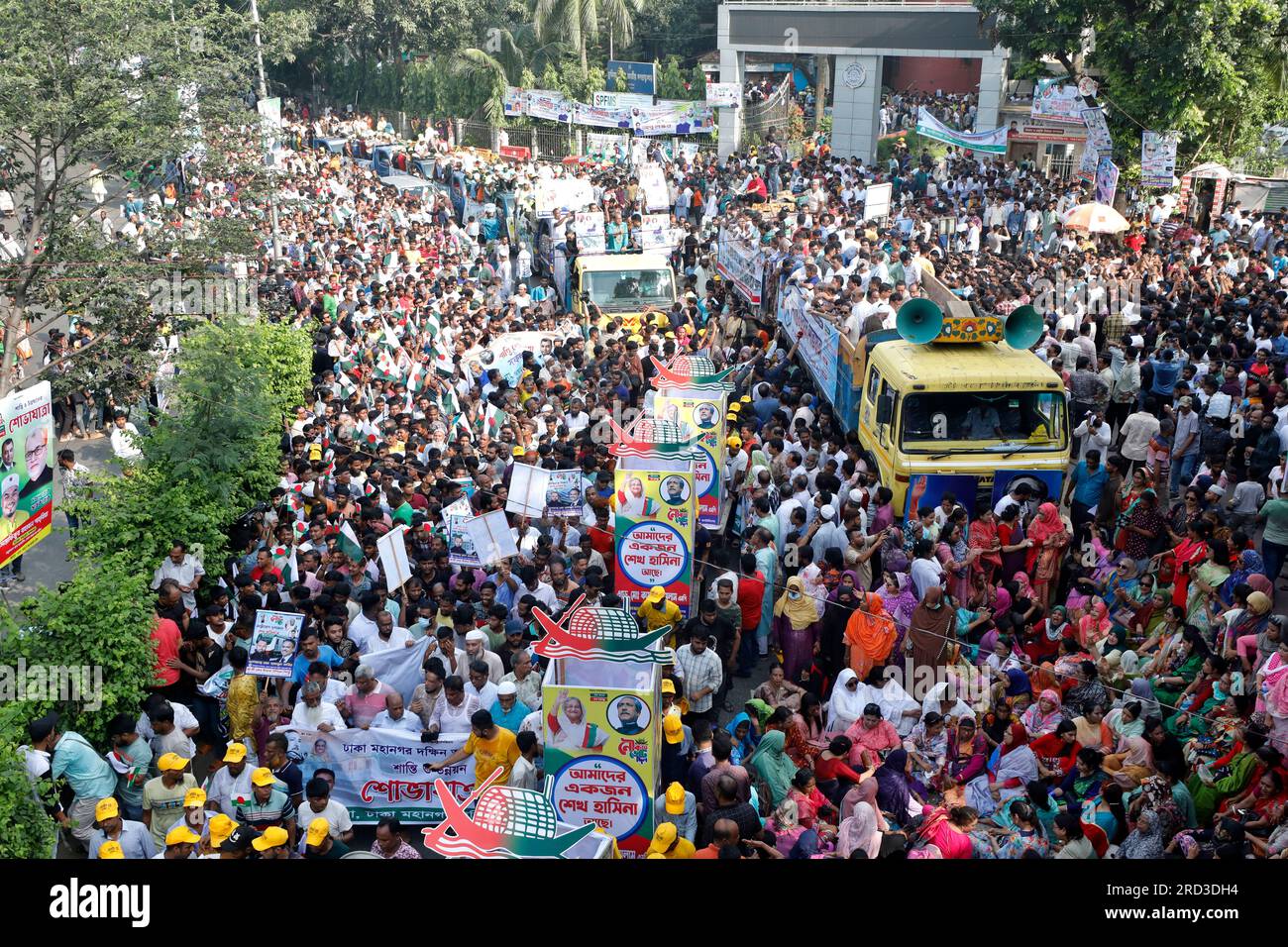Dhaka, Bangladesch - 18. Juli 2023: Die regierende Partei der Awami-Liga veranstaltete eine Friedenskundgebung und Prozession vor der Engineers Institution in Ramna in Dhaka Stockfoto