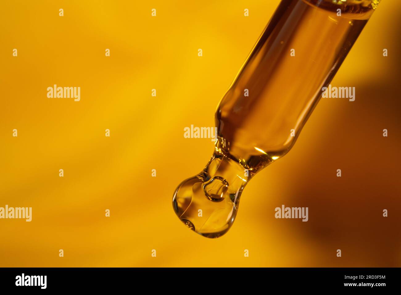 Natürliches CBD-Öl: Kräuterentlastung für Wellness- und Stressmanagement Stockfoto