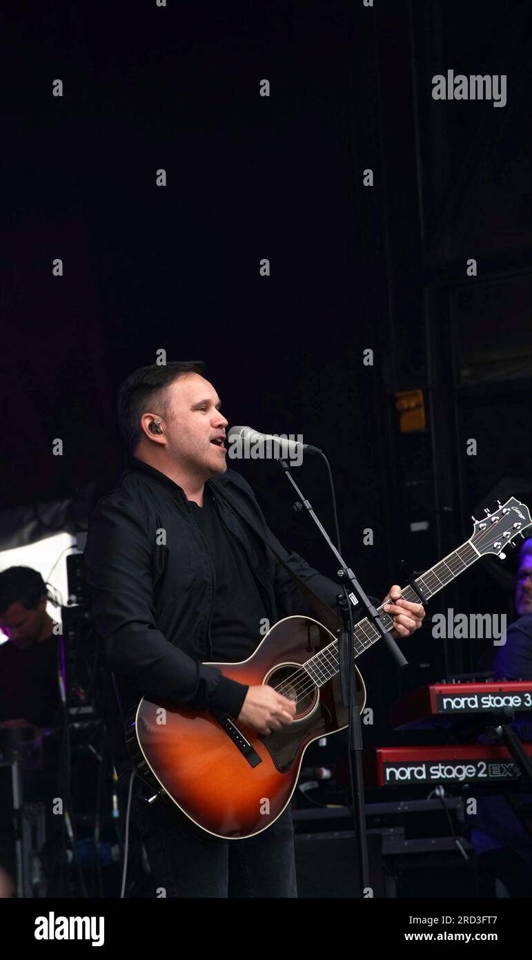 Matt Redman, christlicher Anführer, im Konzert. Stockfoto