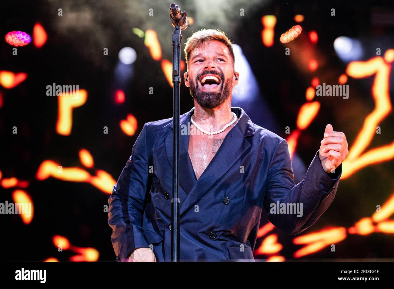 Locarno, Schweiz. 17. Juli 2023. Der Puerto-ricanische Sänger-Songwriter und Schauspieler RICKY MARTIN tritt während des „Moon & Stars Festival“ live auf der Piazza Grande auf. Kredit: Rodolfo Sassano/Alamy Live News Stockfoto