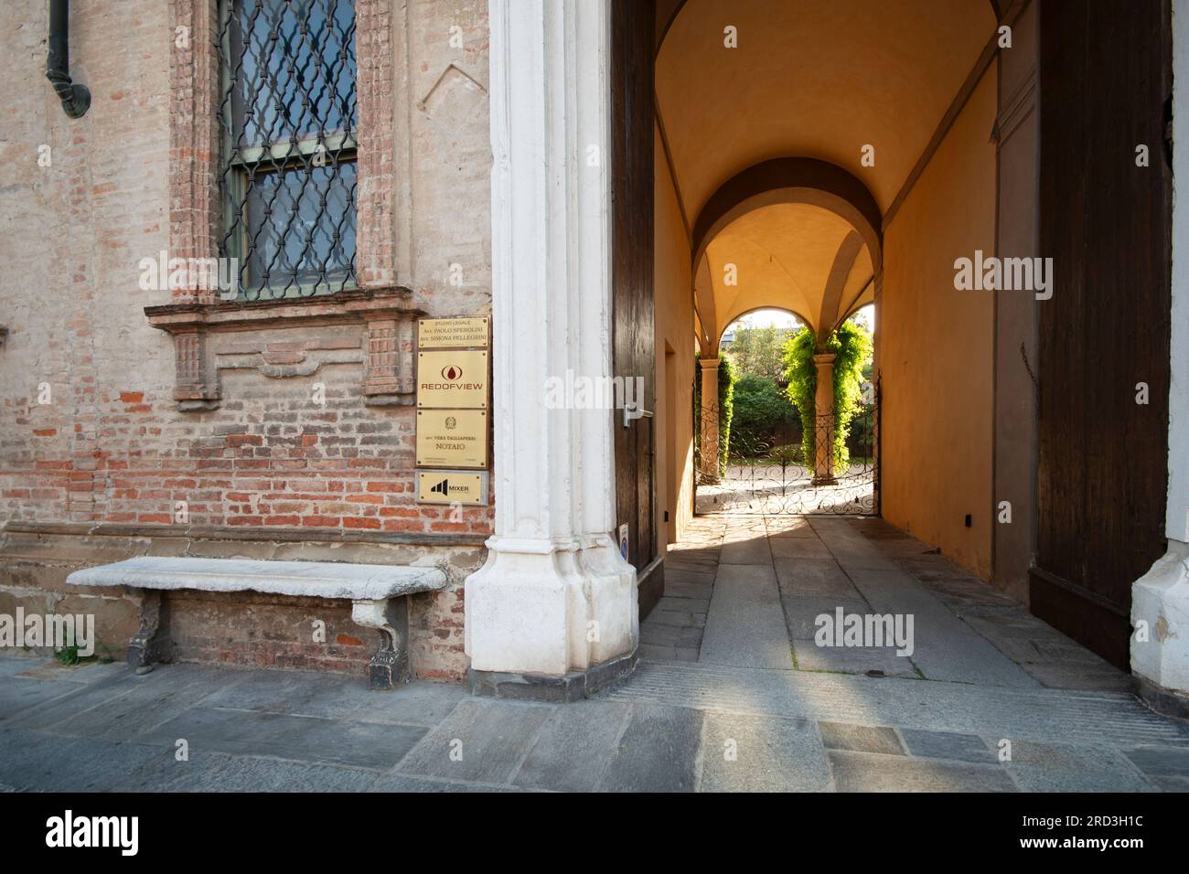 Italien, Lombardei, Crema, Old Stone Bench, benutzt von Regisseur Luca Guadagnino für die Szene des Films Nenn mich bei deinem Namen Stockfoto