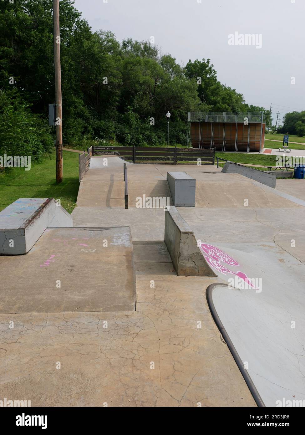 Lawrence, Kansas - 17. Juli 2023: Centennial Skate Park auf der ROCKLEDGE Road in Lawrence, KS Stockfoto