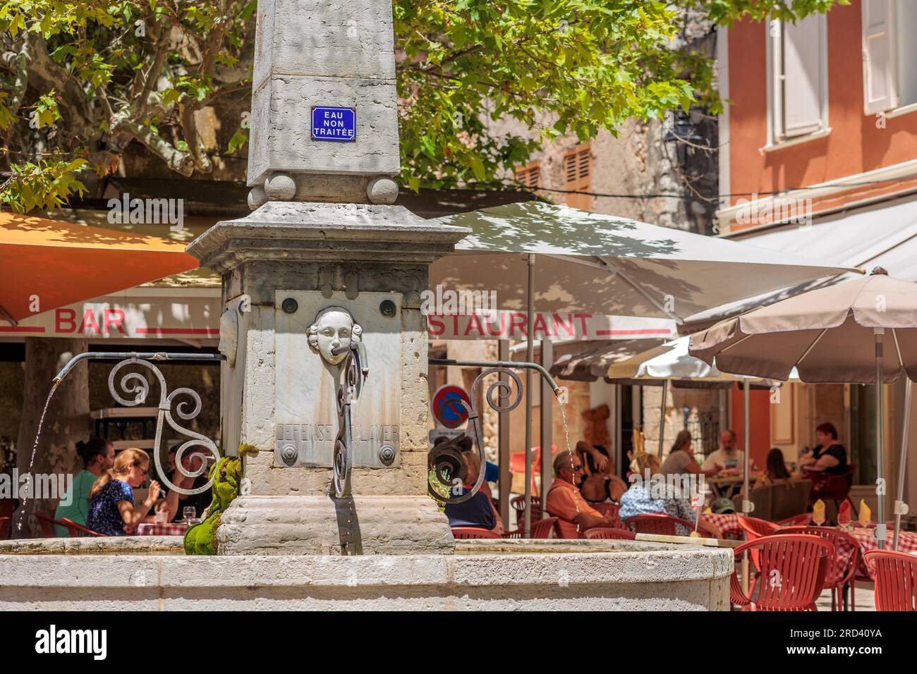 Cafés und Restaurants in Aiguines, Brignoles, Parc Naturel Regional du Verdon, Var, Provence-Alpes-Cote d’Azur, Frankreich, Stockfoto