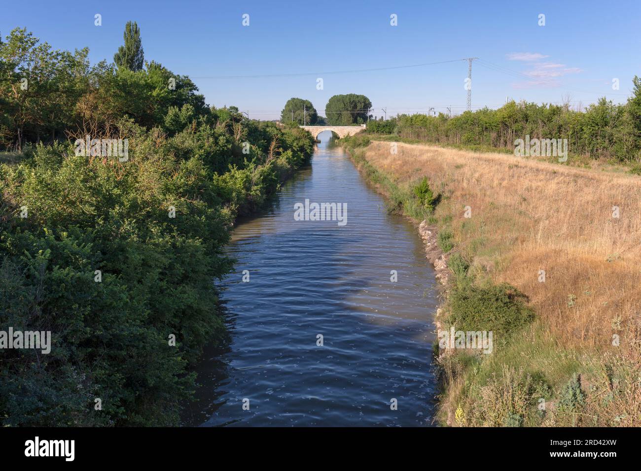 Europa, Spanien, Kastilien und León, Frómista, der Kanal von Kastilien unterhalb des Schleusensystems Esclusa Cuádruple Stockfoto