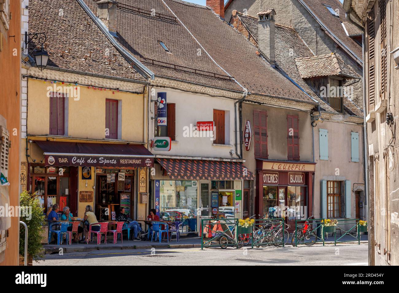 Café und Bars in Mens Trieves Grenoble Isere Auvergne-Rhone-Alpes Frankreich Stockfoto