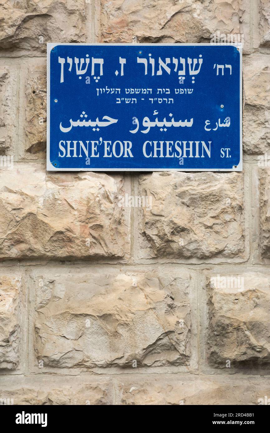 Straßenschild in allen Sprachen Jerusalems Stockfoto