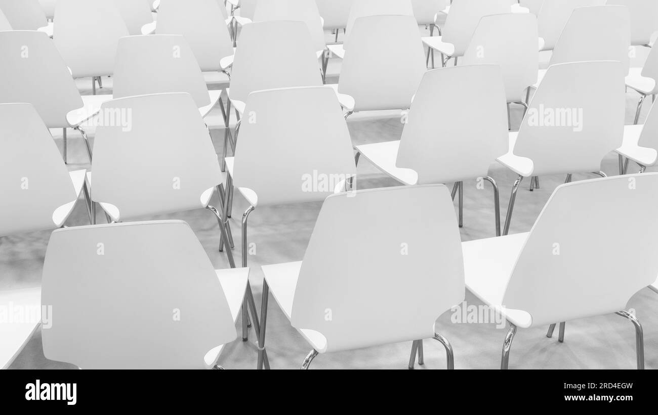 Weißes Interieur des modernen Konferenzsaals. Stühle im Konferenzraum Stockfoto