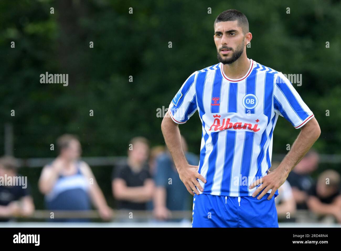 GOOR - (lr) während des Freundschaftsspiels zwischen dem FC Twente und Odense BK im Sportkomplex von GFC Goor am 15. Juli 2023 in Goor, Niederlande. AP | niederländische Höhe | GERRIT VON KÖLN Stockfoto