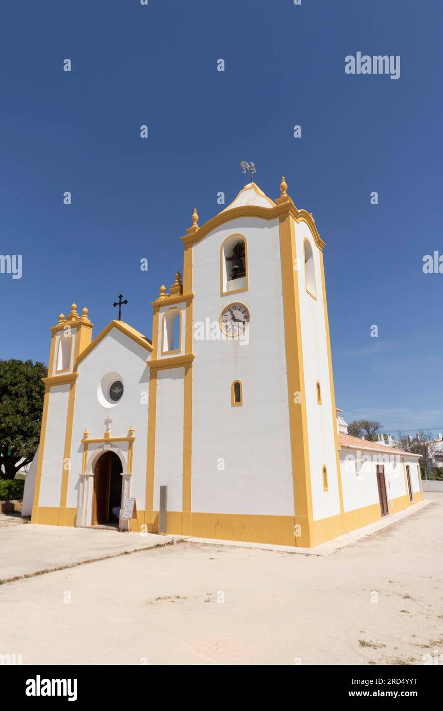 Kirche Nossa Senhora da Luz de Lagos, Praia da Luz, Bezirk Faro, Algarve, Portugal Stockfoto