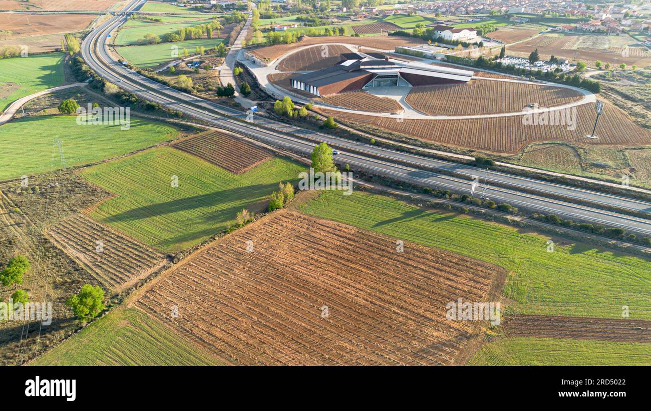 Gumiel de Izan, Burgos, Spanien: Luftaufnahme des Weinguts Portia, entworfen von Foster & Partners in der Ursprungsbezeichnung Ribera del Duero Stockfoto