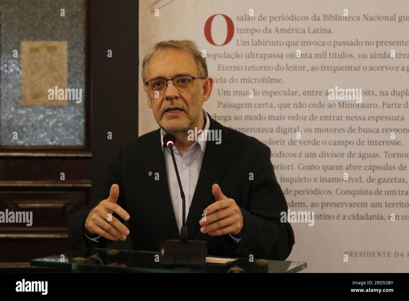 Porträt des Schriftstellers Marco Lucchesi, Präsident der National Library Foundation und Präsident der Brasilianischen Akademie des Wissens Stockfoto