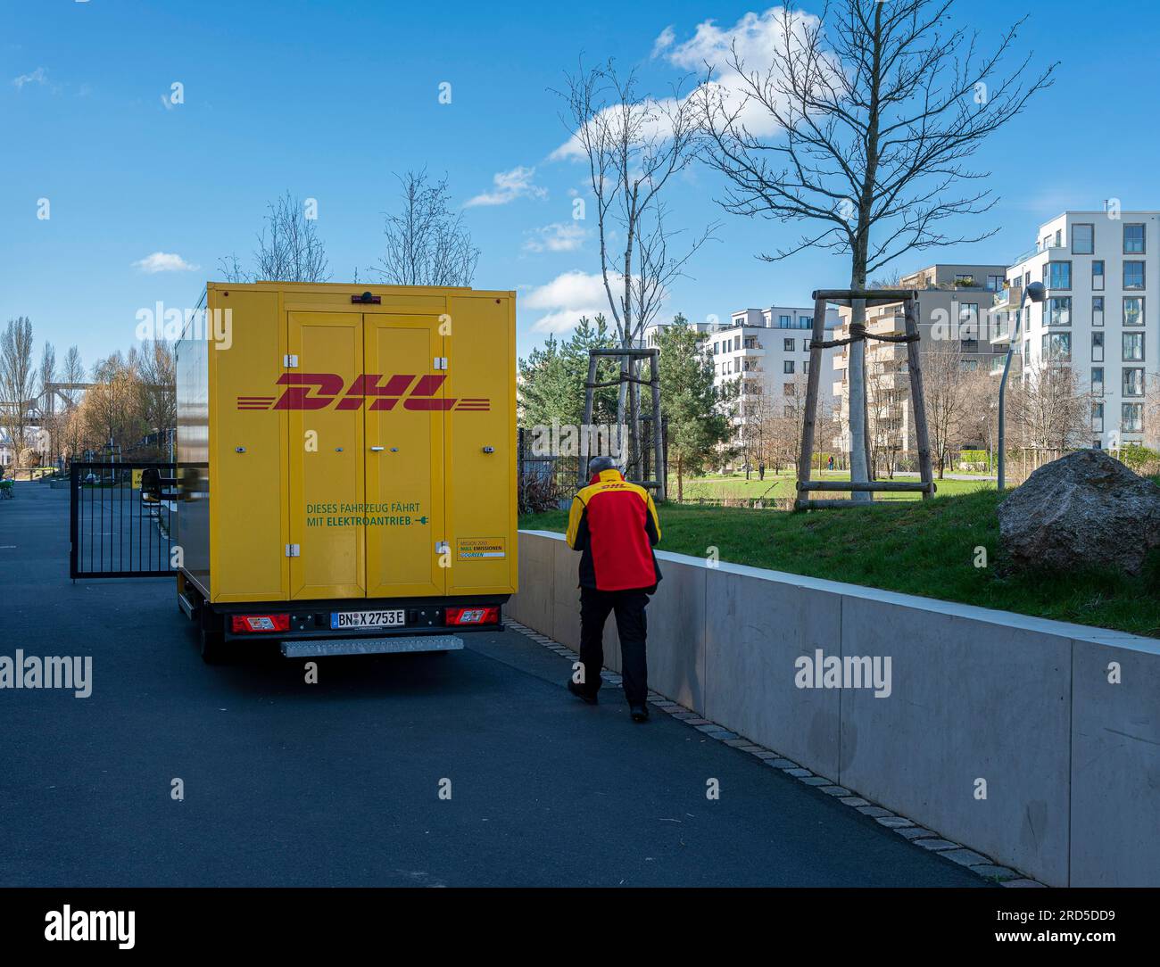DHL-Paketzustelldienst, Berlin, Deutschland Stockfoto