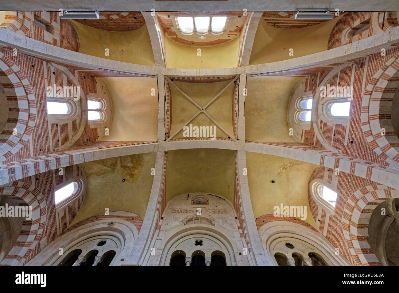 Romanische Veranda, Kathedrale, Duomo San Evasio, Casale Monferrato, Provinz Alessandria, Piedmont, Italien Stockfoto