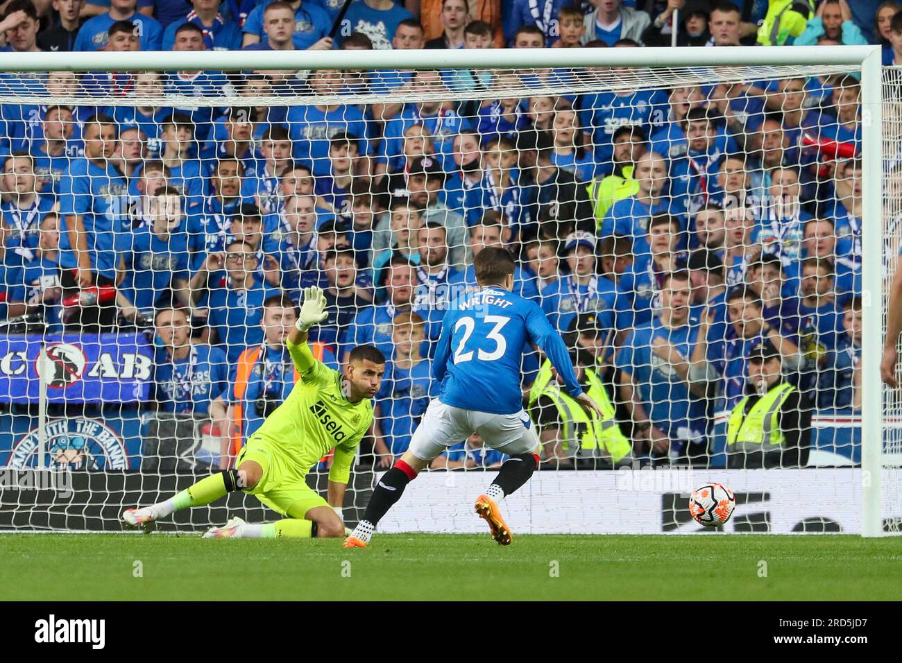 Glasgow, Großbritannien. 18. Mai 2023. Im Ibrox Park, Glasgow, UK, dem Heimstadion des Rangers FC, fand für Allan McGregor, (Spitzname Greegsy), den pensionierenden Rangers Torwart, ein Testimonial Match zwischen Rangers und Newcastle United statt. Allan McGregor feierte im Februar 2002 sein erstes Team-Debüt und hat 500 Spiele für Rangers gespielt. Er war Teil des 6. Ligatitels, der 5. LigaCup-Siegerteams und spielte auch eine Schlüsselrolle bei den Rangers, die 2008 und 2022 den UEFA Cup und das Europa League Finale erreichten. Kredit: Findlay/Alamy Live News Stockfoto