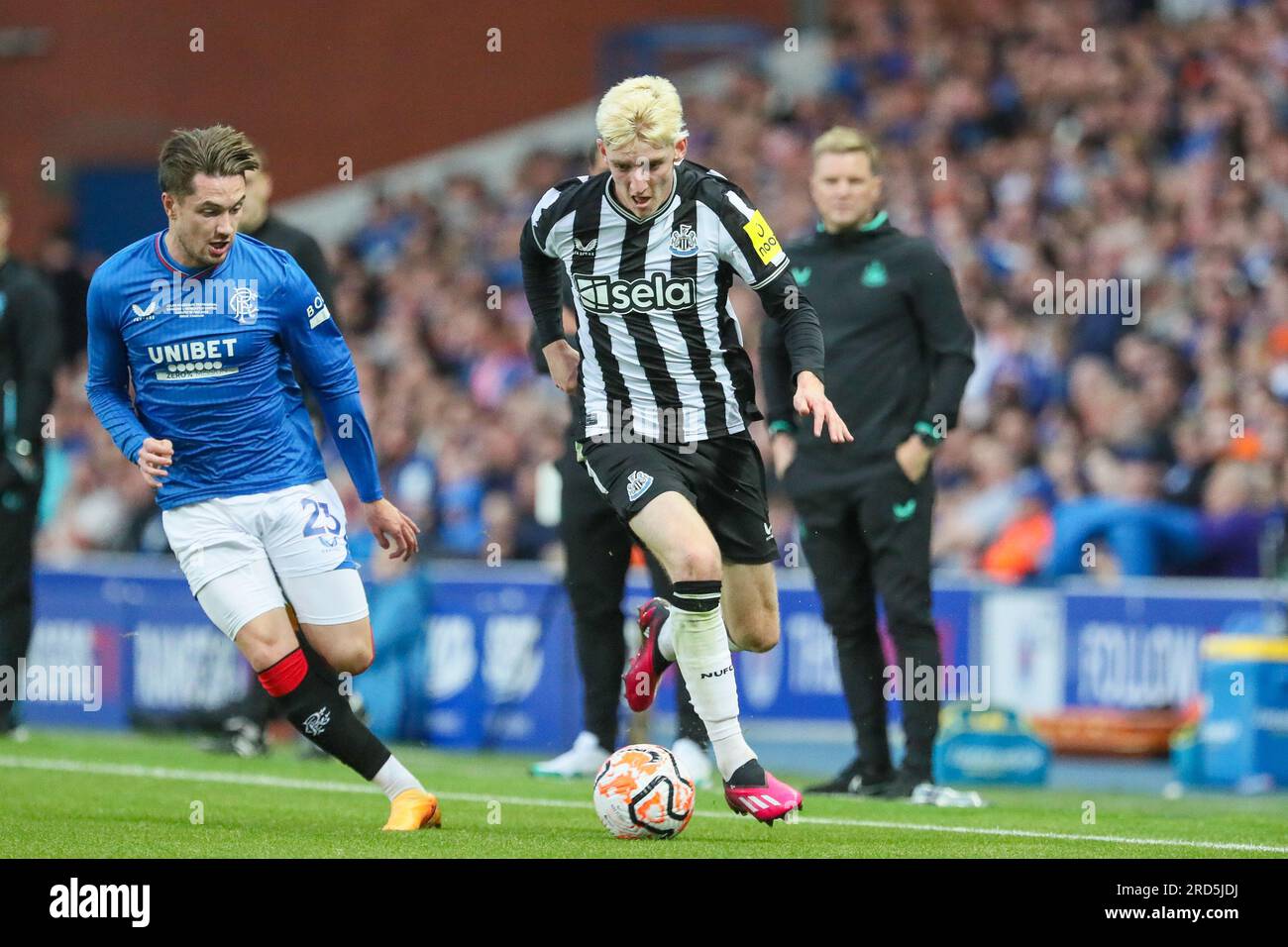 Glasgow, Großbritannien. 18. Mai 2023. Im Ibrox Park, Glasgow, UK, dem Heimstadion des Rangers FC, fand für Allan McGregor, (Spitzname Greegsy), den pensionierenden Rangers Torwart, ein Testimonial Match zwischen Rangers und Newcastle United statt. Allan McGregor feierte im Februar 2002 sein erstes Team-Debüt und hat 500 Spiele für Rangers gespielt. Er war Teil des 6. Ligatitels, der 5. LigaCup-Siegerteams und spielte auch eine Schlüsselrolle bei den Rangers, die 2008 und 2022 den UEFA Cup und das Europa League Finale erreichten. Kredit: Findlay/Alamy Live News Stockfoto