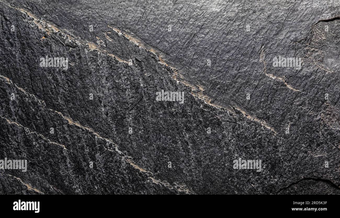 Panorama mit dunkelgrauem schwarzem Schieferhintergrund oder dunkelgrauer Textur. Schwarzer Granitplatten-Hintergrund Stockfoto