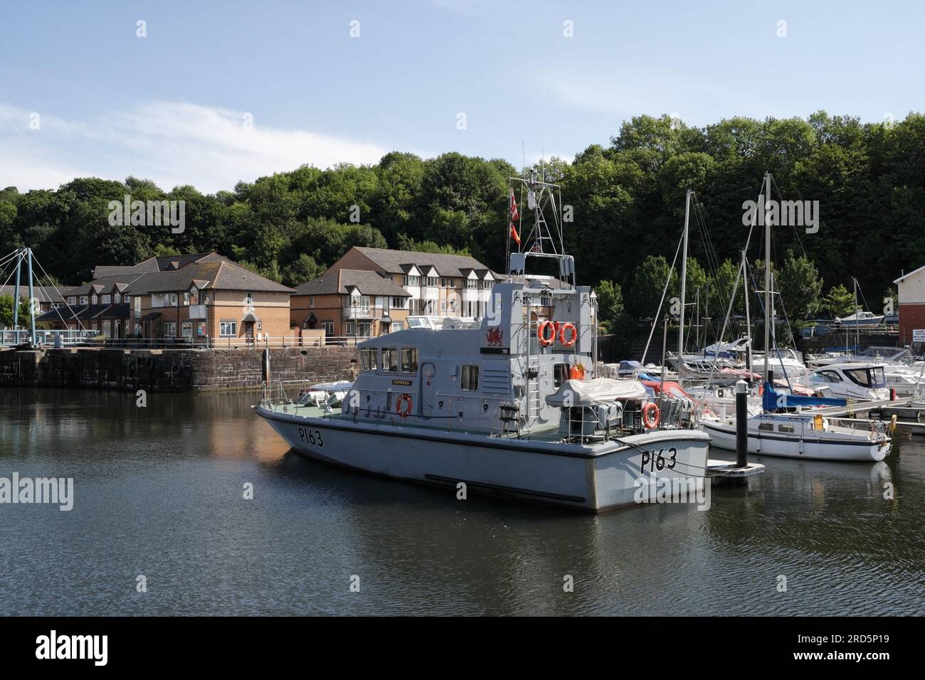 Royal Navy Patrouillenboot HMS Express in Penarth Marina Wales UK Stockfoto