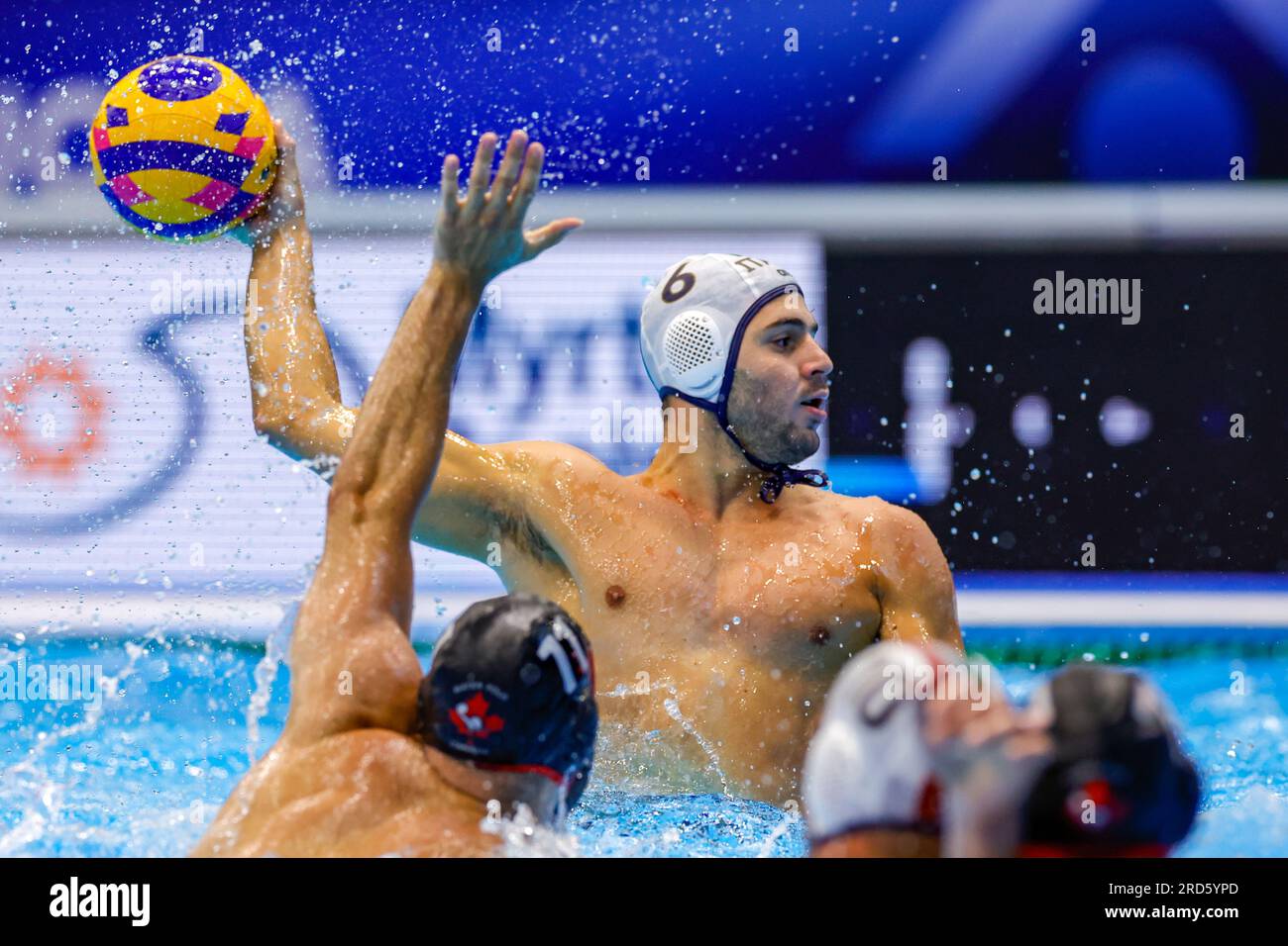 Fukuoka, Japan. 19. Juli 2023. David Lapins aus Kanada, Giacomo Cannella aus Italien während der World Aquatics Championships 2023 Männerspiel zwischen Italien und Kanada am 19. Juli 2023 in Fukuoka, Japan (Foto: Albert Ten Hove/Orange Pictures). Guthaben: Orange Pics BV/Alamy Live News Stockfoto