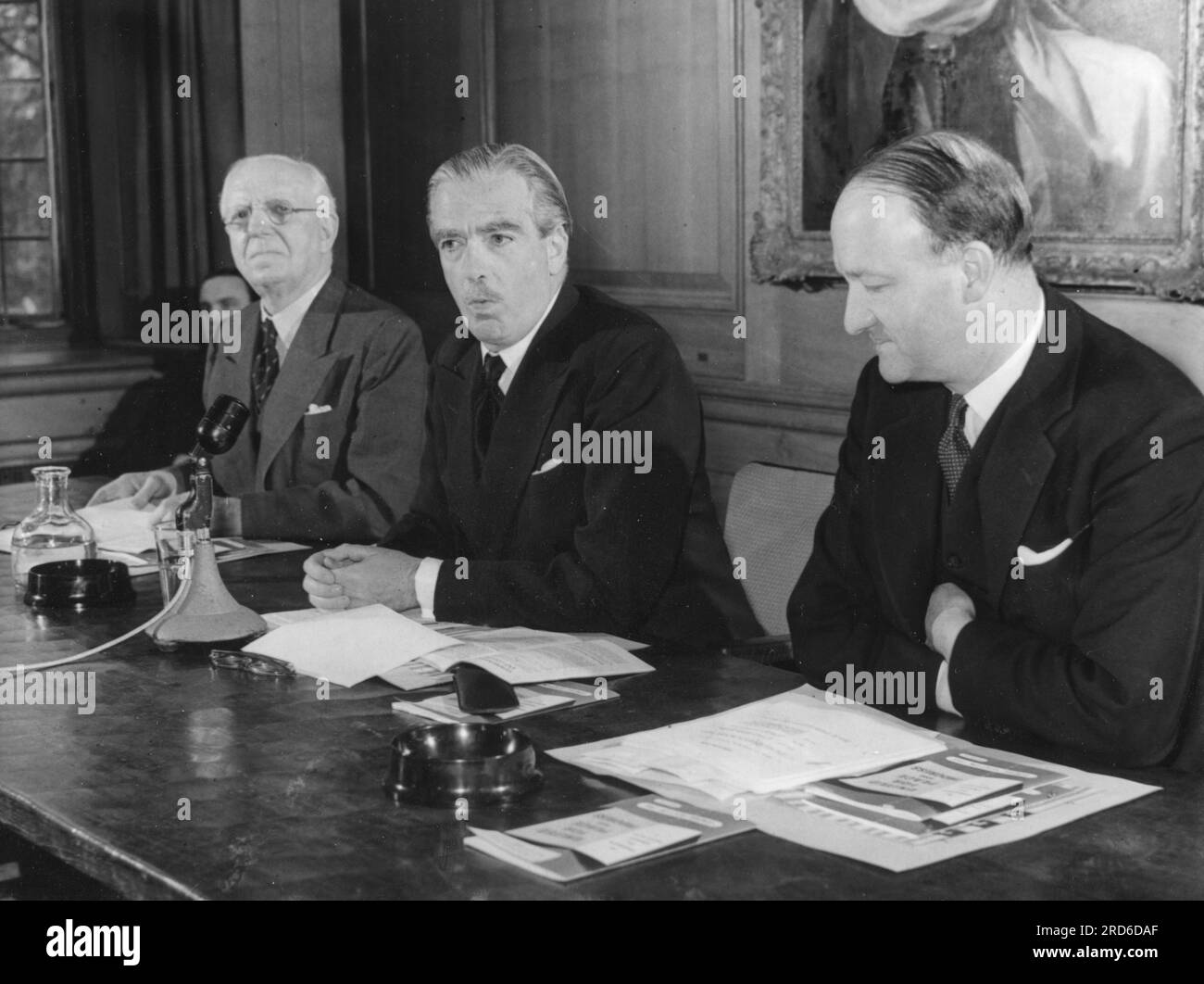 Eden, Anthony, 12.6.1897 - 14,1.1977, britischer Politiker (Cons. ), mit Lord Woolton, Rab Butler, ADDITIONAL-RIGHTS-CLEARANCE-INFO-NOT-AVAILABLE Stockfoto