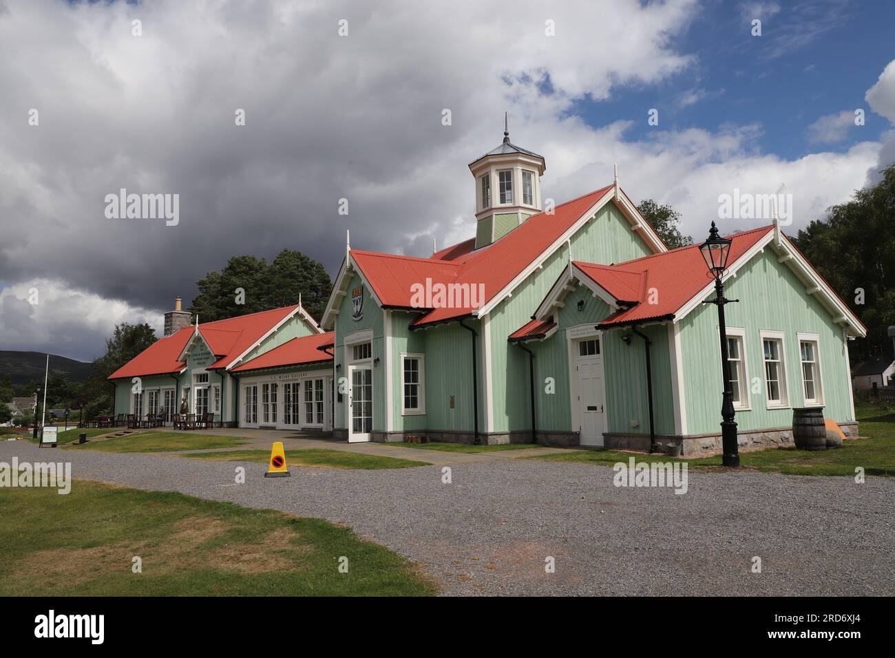 Der Duke of Rothesay Highland Games Pavilion, JS Milne Gallery, die Kauffman Exhibition Hall Braemar Scotland Juli 2023 Stockfoto