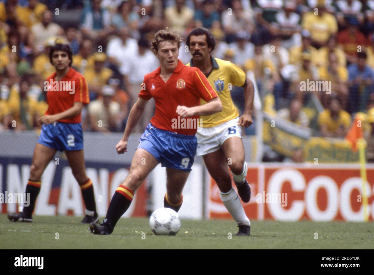 Mexiko-Stadt, Mexiko. 11. Juli 2013. ARCHIVFOTO: Emilio BUTRAGUENO wird am 22. Juli 2023 60 Jahre alt, Emilio BUTRAGUENO, ESP, Fußballspieler, Spanischer Nationalspieler, Action, Einzelaktion mit Ball, hier bei der Fußball-Weltmeisterschaft 1986 in Mexiko, Mexiko, FIFA-Weltmeisterschaft 1986, undatiertes Foto im Juni 1986, ? Kredit: dpa/Alamy Live News Stockfoto