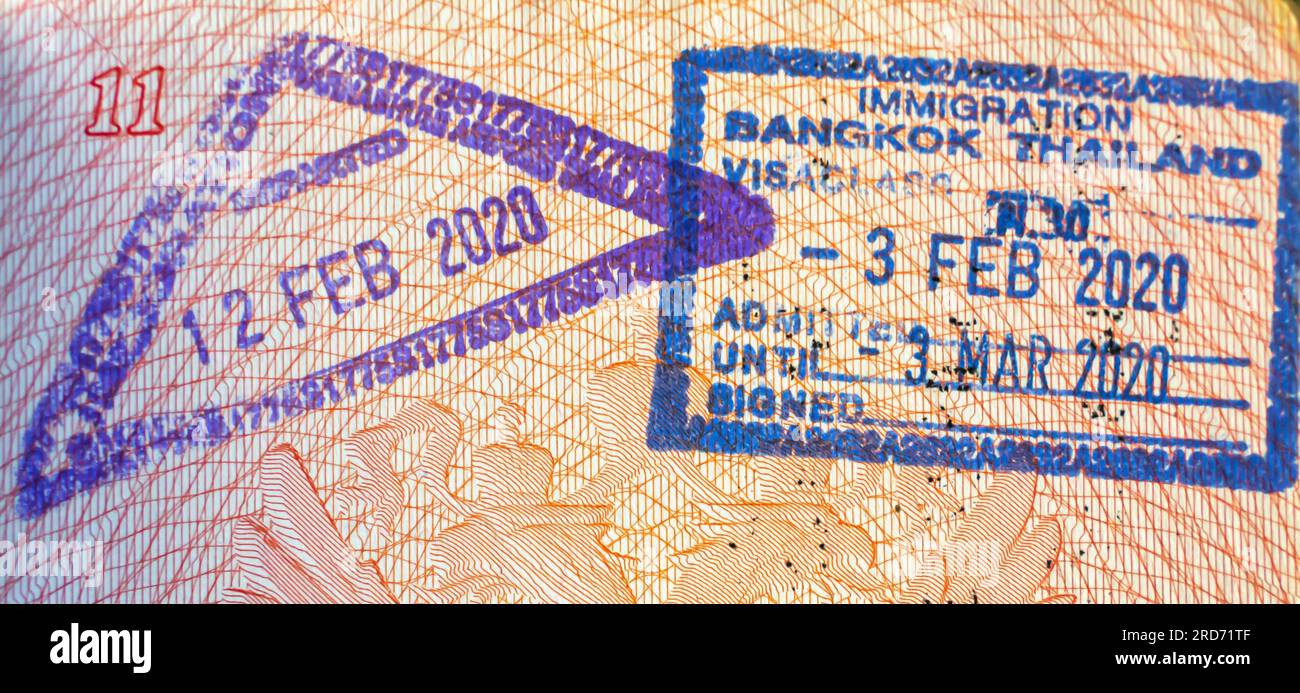 Grenzübergangsstempel in Thailand mit dem Namen Bangkok Border Point in einem offenen Reisepass. Stempel des Ausreisepasses für Thailand. Einreisestempel Thailand Stockfoto