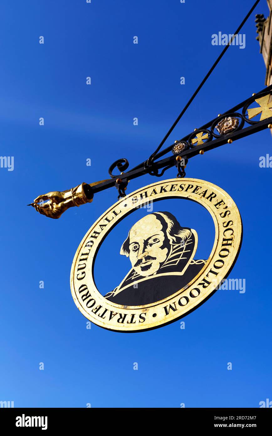 William Shakespeare Schoolroom Schild am Shakespeare Schoolroom und Guildhall in Stratford upon Avon, England, Großbritannien Stockfoto