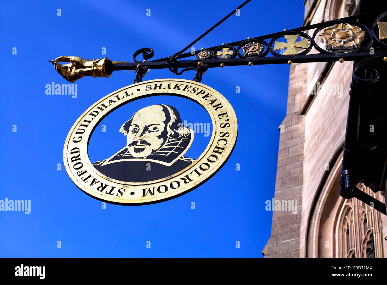 William Shakespeare Schoolroom Schild am Shakespeare Schoolroom und Guildhall in Stratford upon Avon, England, Großbritannien Stockfoto