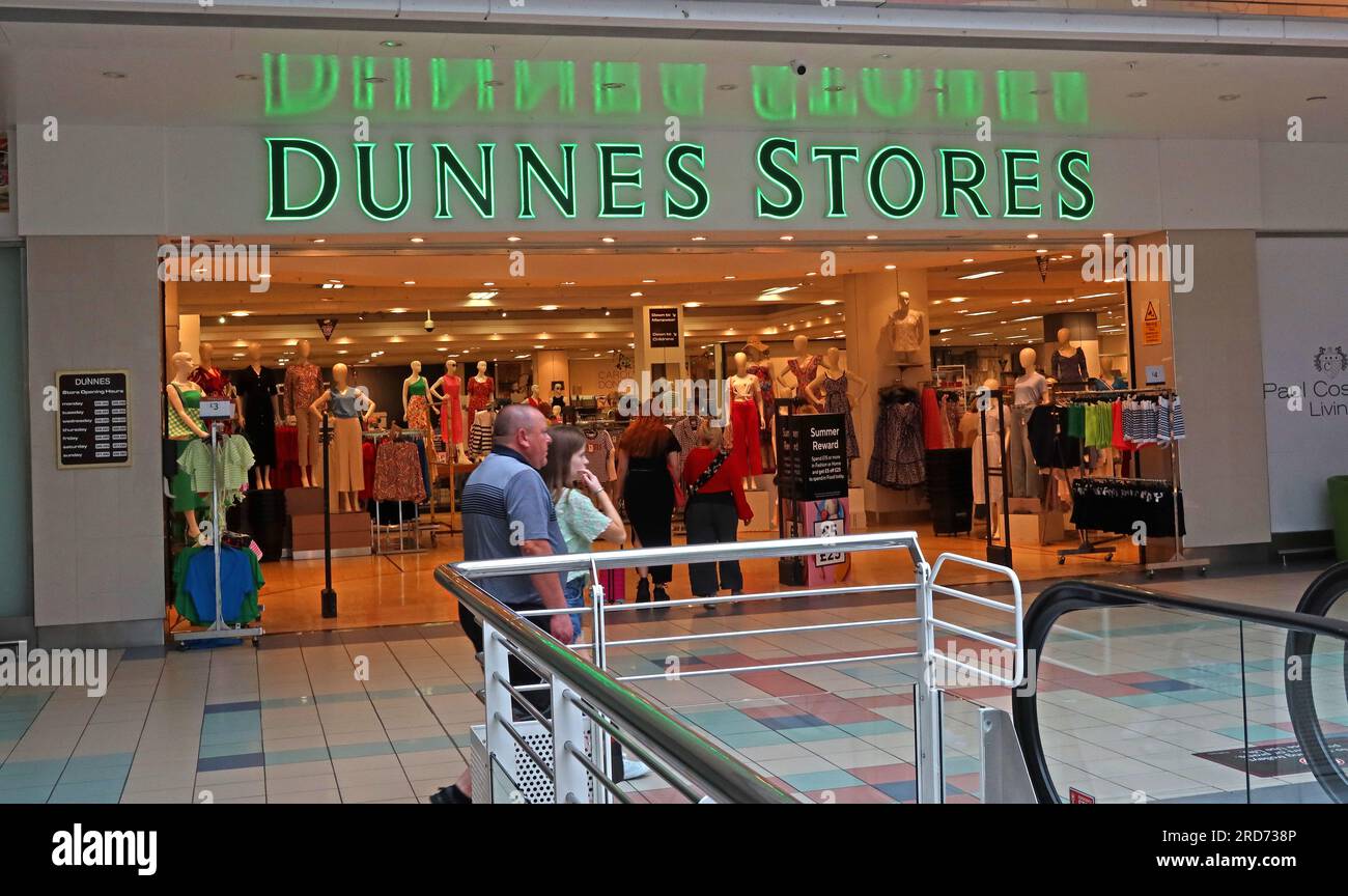 Dunnes Stores, Foyleside Shopping Centre, Orchard St, Londonderry, County Derry, Nordirland, Vereinigtes Königreich, BT48 6XY Stockfoto