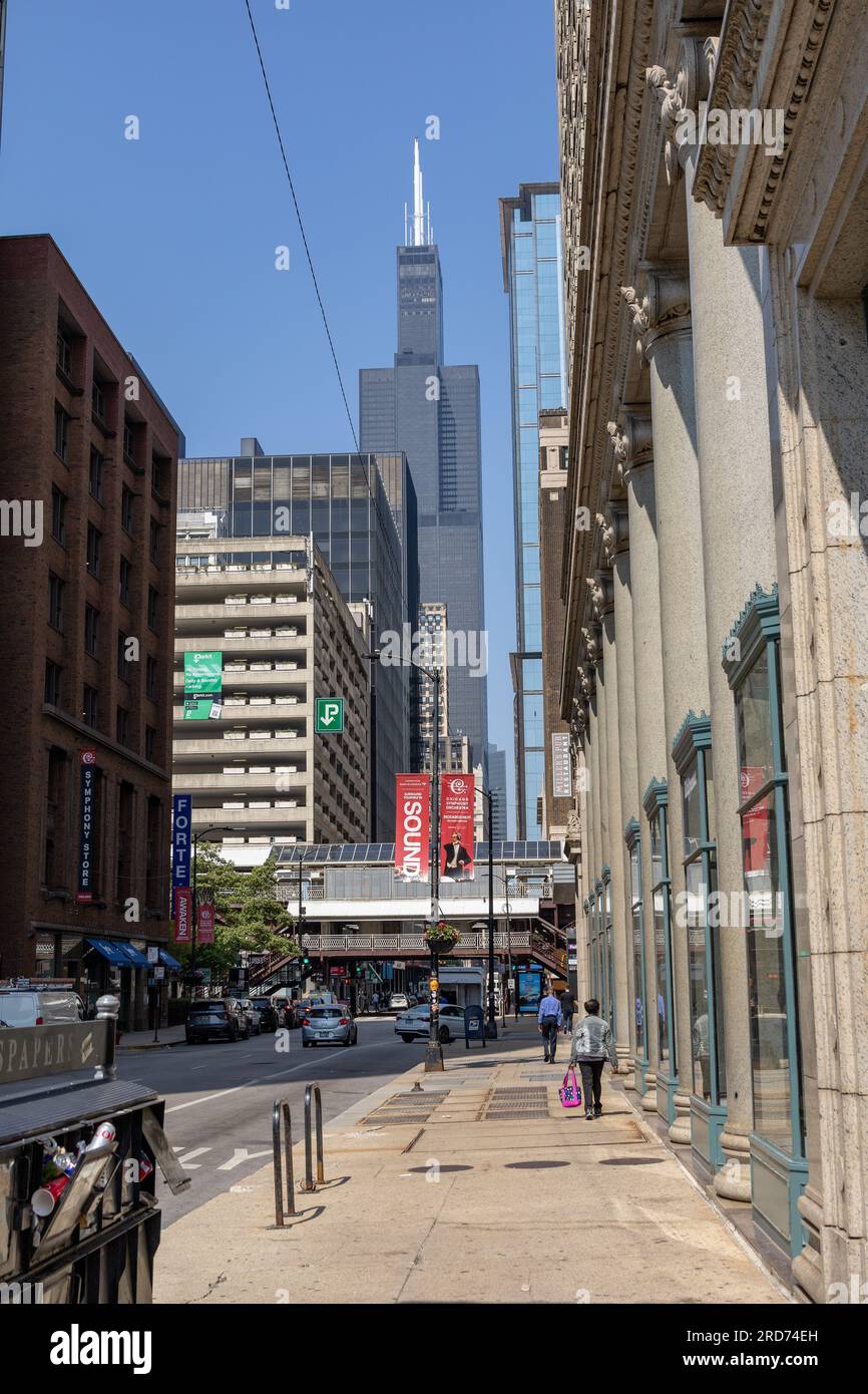 East Adams Street, Chicago, USA, mit dem Willis Tower (Sears Tower) im Hintergrund Downtown Chicago America Stockfoto