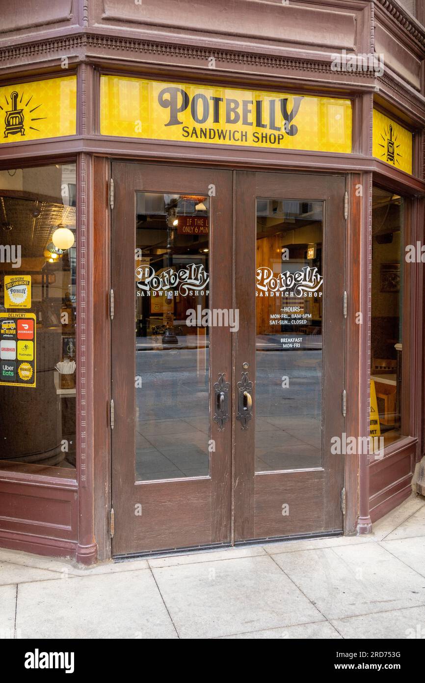 Potbelly Sandwich Shop Front in Downtown Chicago USA, amerikanische Fast Casual Restaurantkette, serviert im Ofen getoastete Sandwiches Stockfoto