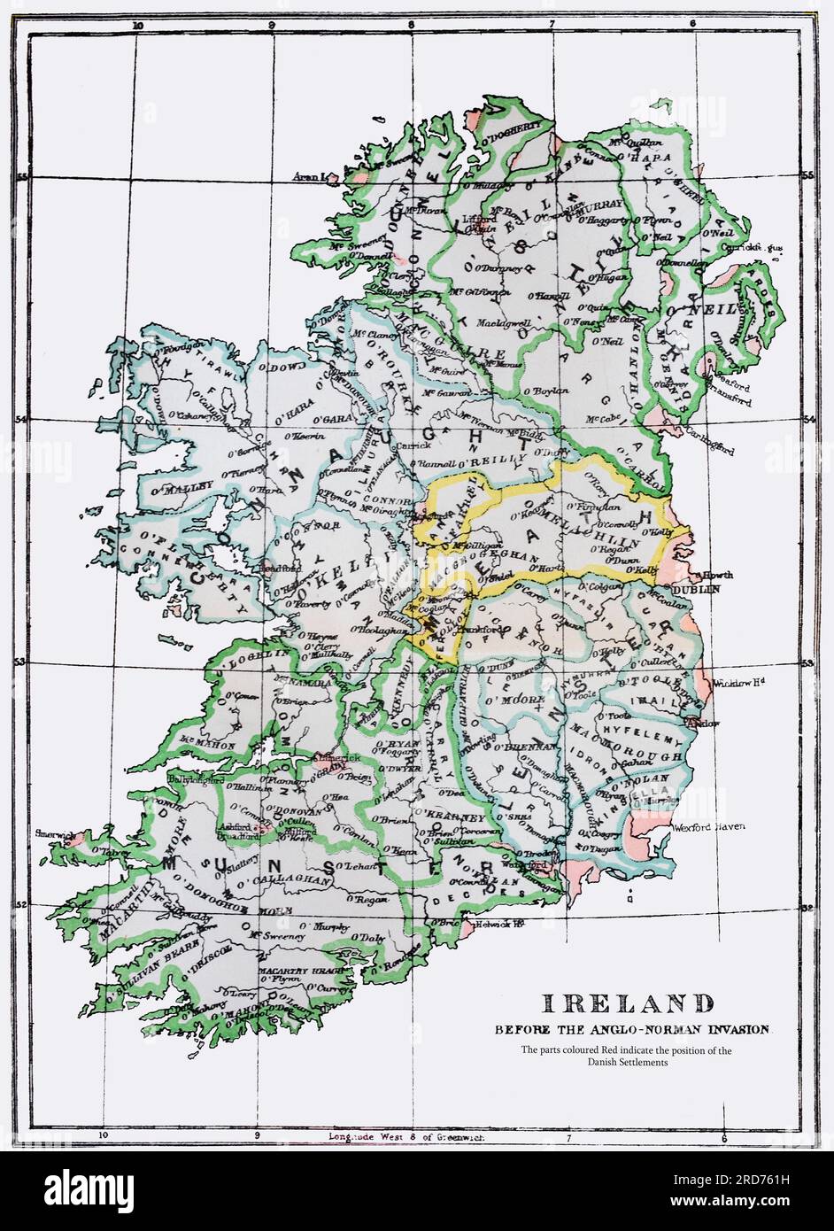 Eine Karte von Irland, die die Stammesnamen vor der Invasion der Anglo-Normannen aus dem 12. Jahrhundert zeigt. Die rot markierten Bereiche zeigen die Positionen der dänischen Siedlungen (Viking) an. Stockfoto