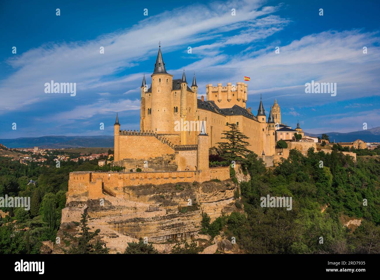 Alcazar Segovia, Blick auf den Alcazar de Segovia, ein spektakuläres Schloss aus dem 15. Jahrhundert, das sich am nordwestlichen Rand der Stadt Segovia, Spanien, befindet Stockfoto